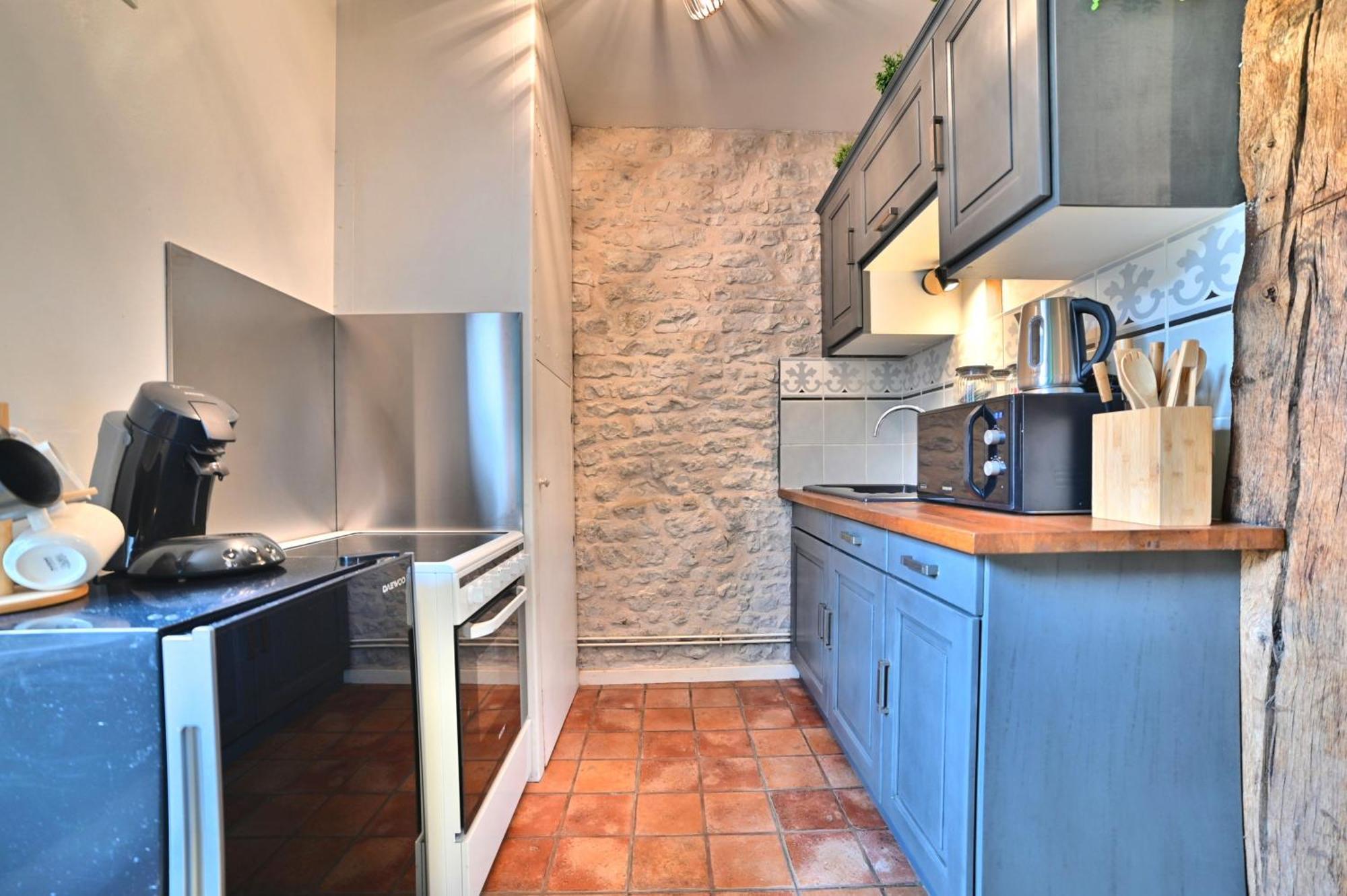 Jungle Rochelaise - Coeur De Ville, Entierement Renovee, Tv 4k, Fibre, Quartier Porte Royale *
